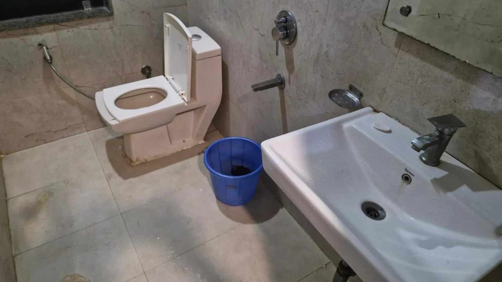 Hotel King Plaza Near Delhi Airport New Delhi 4*,