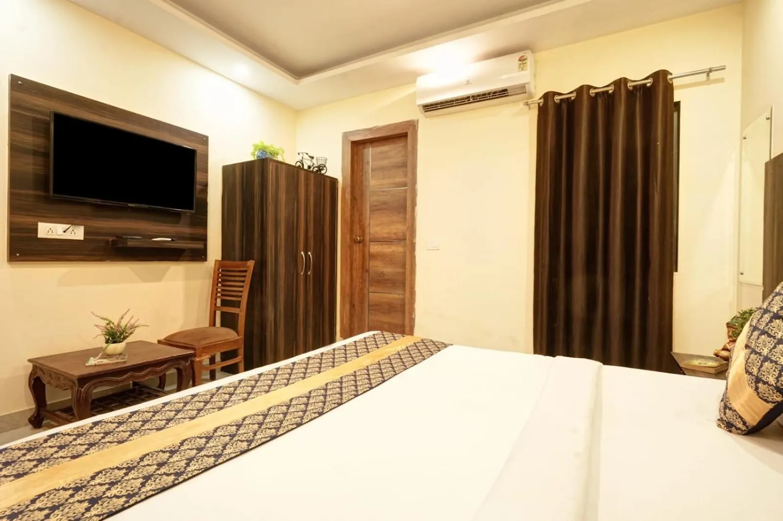 Hotel King Plaza Near Delhi Airport New Delhi
