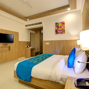 Elevate - With Complimentary Pickup Or Drop Near Delhi Airport Hotel