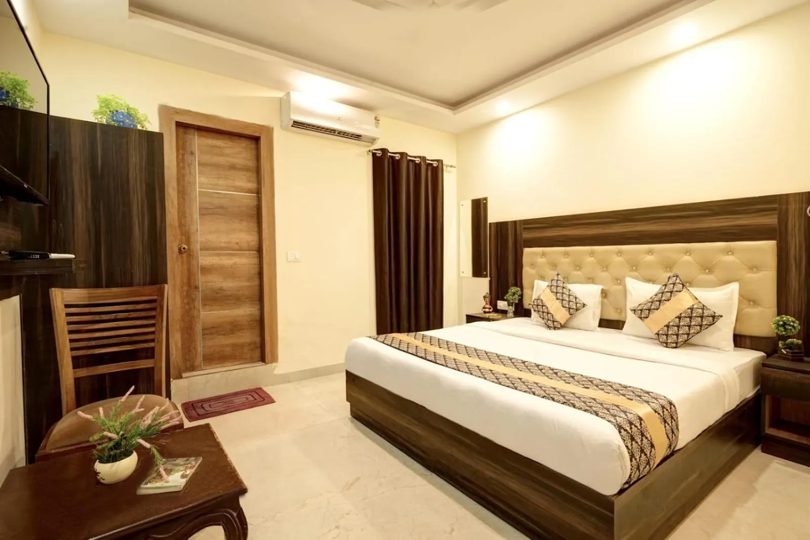 Hotel King Plaza Near Delhi Airport New Delhi