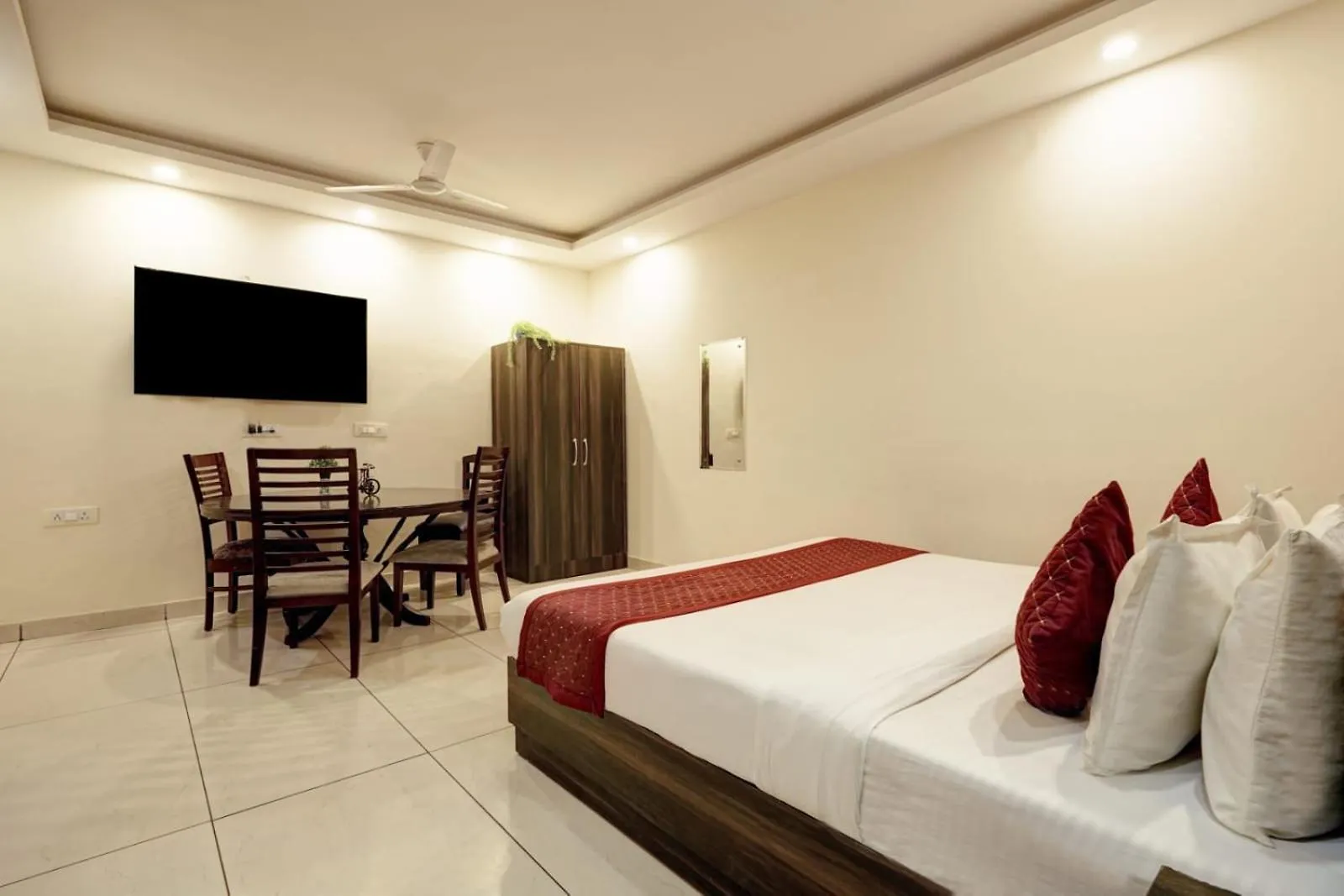 Hotel King Plaza Near Delhi Airport New Delhi