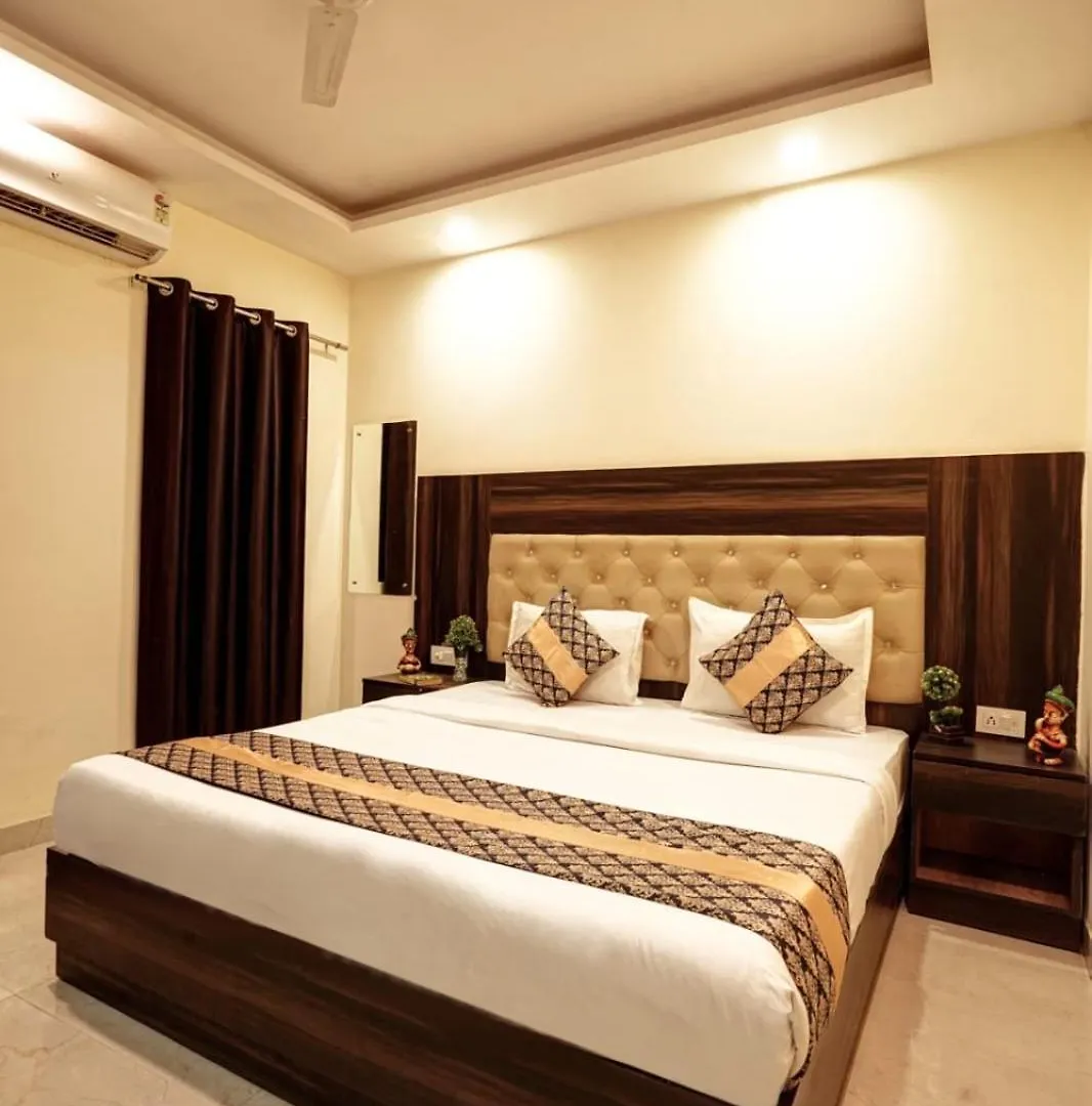 Hotel King Plaza Near Delhi Airport New Delhi 4*,